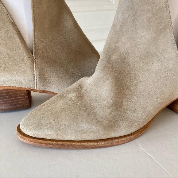 NWOT Free People Charm Double V Beige Suede Ankle Boots Sz 39 - Picture 2 of 7